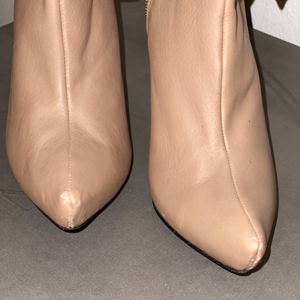 Beige leather heeled booties by Sergio Zelcer - Picture 5 of 7
